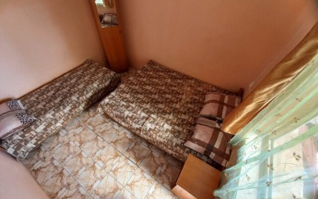 Inn on Chernomorskaya 100