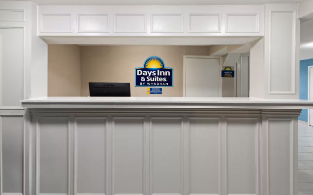 Days Inn & Suites by Wyndham Vicksburg