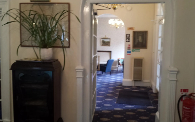 George and Abbotsford Hotel