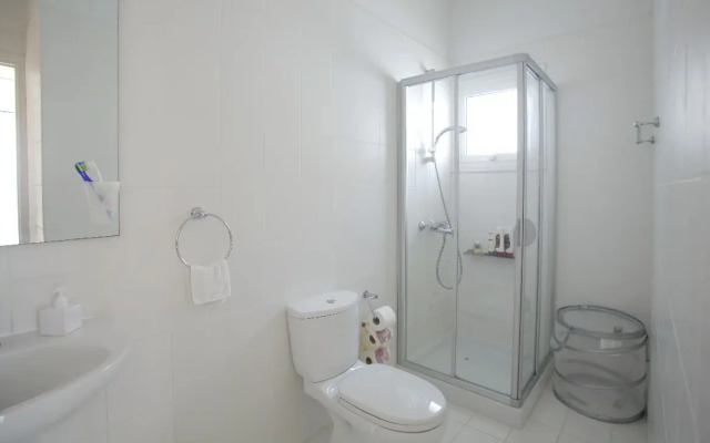 5 Br Villa - Leonies' By The Sea - Chg 8913