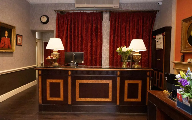 The Leonard Hotel