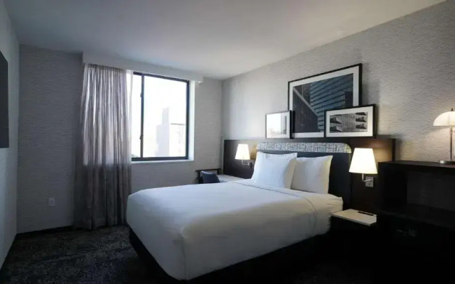 DoubleTree by Hilton Long Island City, NY