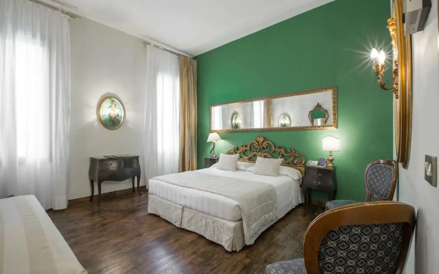 Amadeus Hotel