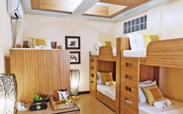B Pod Hotel