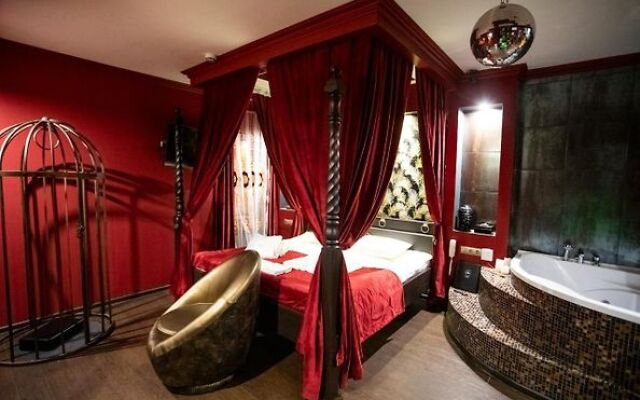 Red Room Hotel