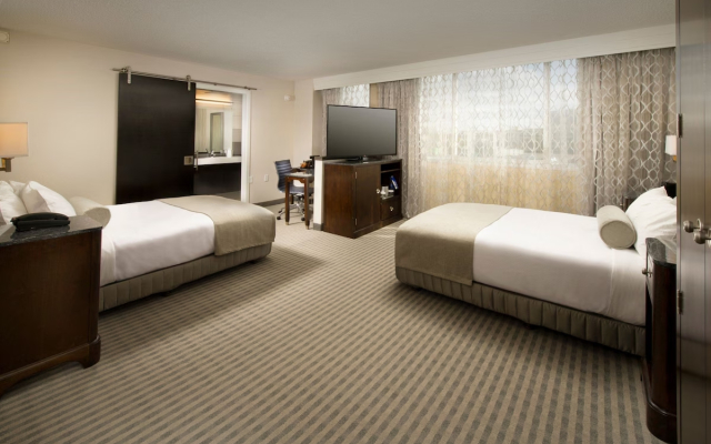 Отель Skybridge Seattle Airport