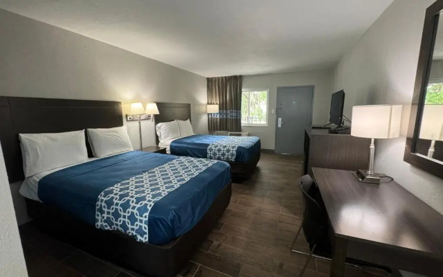 Travelodge by Wyndham Gainesville