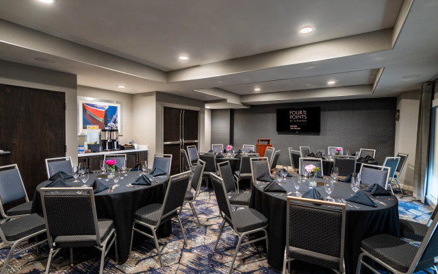 Four Points by Sheraton Charlotte - Lake Norman