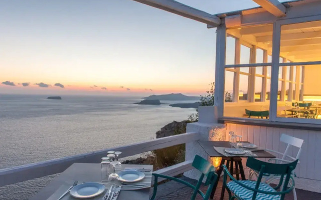 Athermi Suites - Adults Only