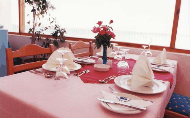 Moonbeach Hotel & Windsurfing Centre