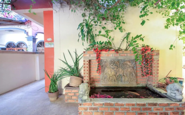 Ban Elephant Blanc Apartment