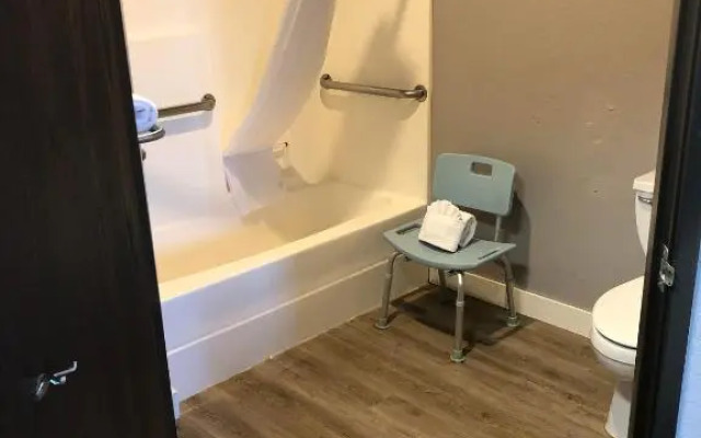 New Victorian Inn & Suites in Sioux City, IA