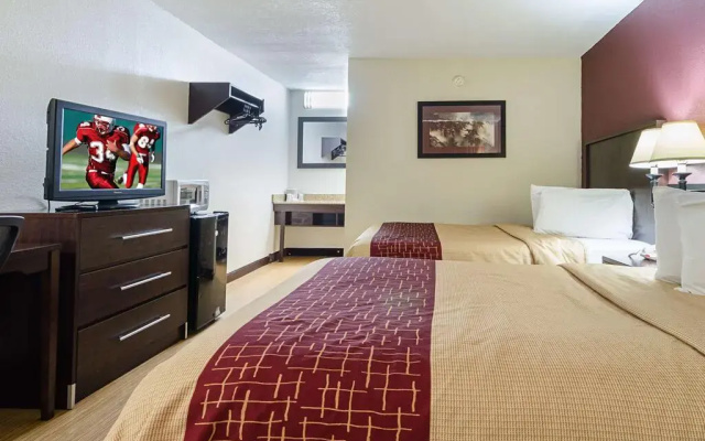 Red Roof Inn Needles