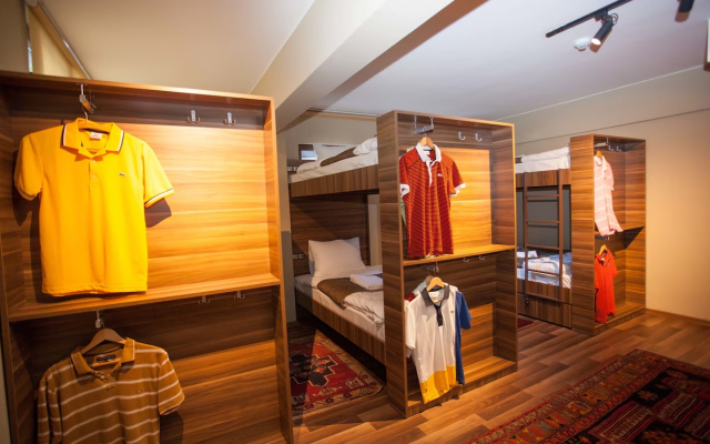 Juliet Rooms & Kitchen