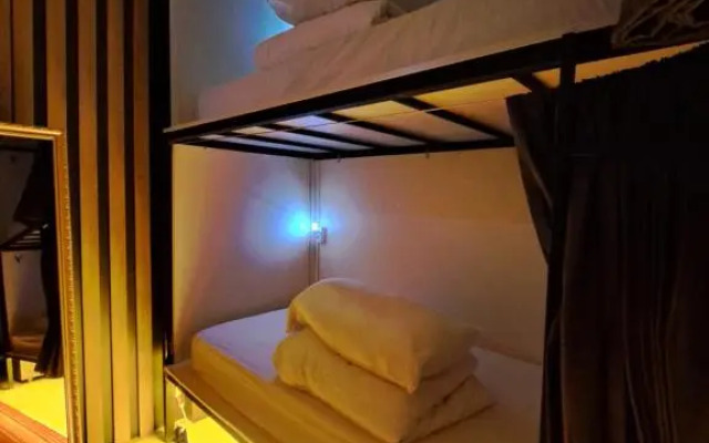 Karvi Hostel & Suites