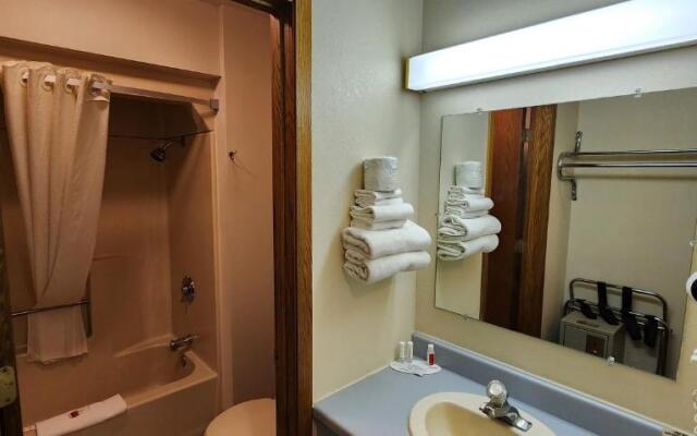 Hotel Iron Mountain Inn & Suites