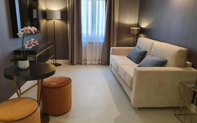 Maxim Axial Hotel
