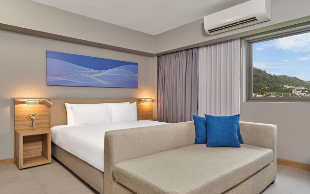 Journeyhub Phuket Patong Hotel