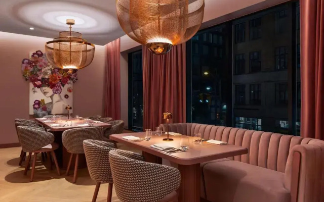Revery Toronto Downtown, Curio Collection by Hilton