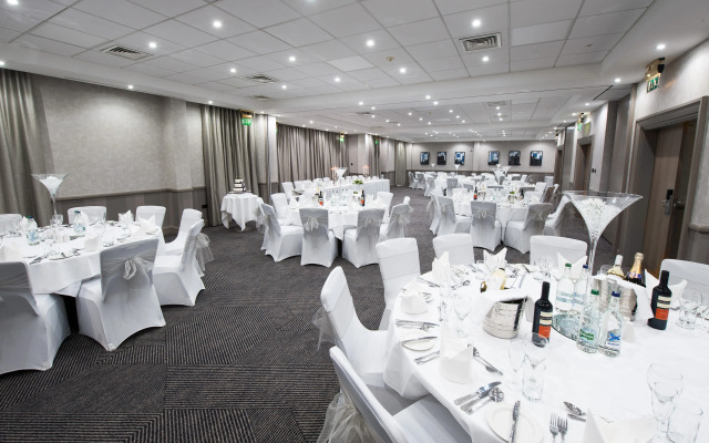 Doubletree By Hilton Edinburgh Airport