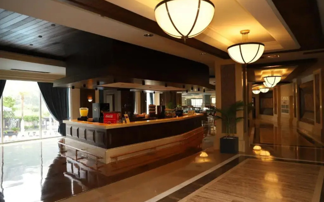 Курорт Meder Resort Hotel