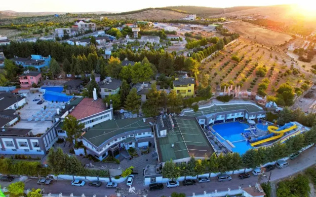 Uğurlu Termal Tatil Köyü