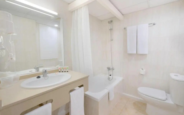 azuLine Hotel Bergantín