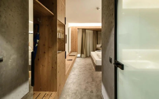 Dips&Drops – SUPERIOR HOTEL · SPORTS · SPA · RESTAURANTS