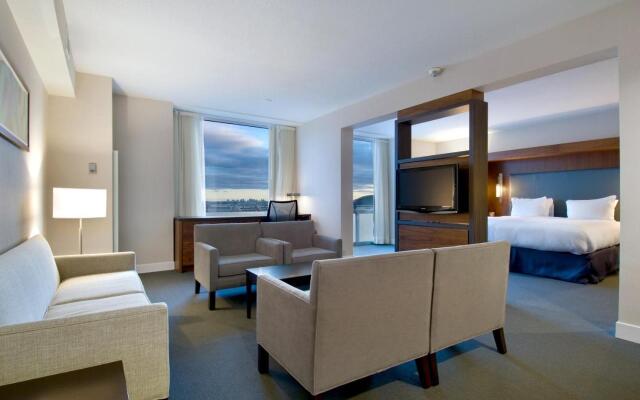 Hilton Toronto Airport Hotel & Suites