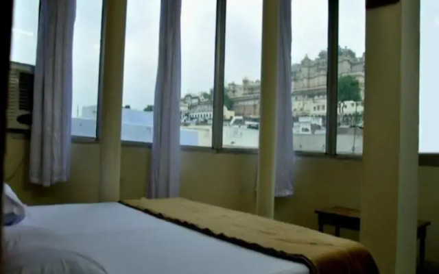 Hotel Kiran Palace
