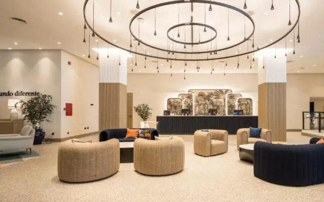 Отель Ilunion Les Corts Spa