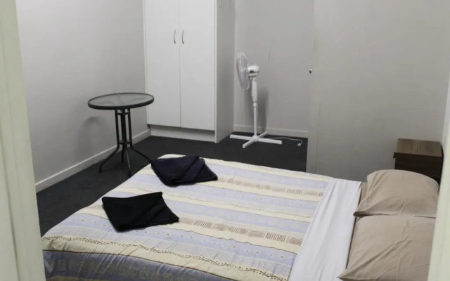 Surf 'N' Snow Backpackers - Hostel