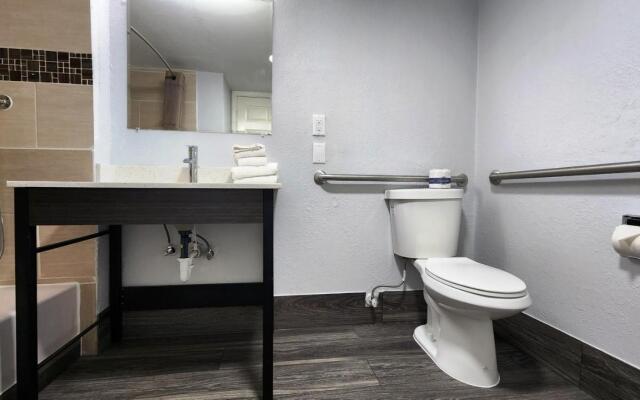 Motel 6 Baytown, TX - Garth Rd