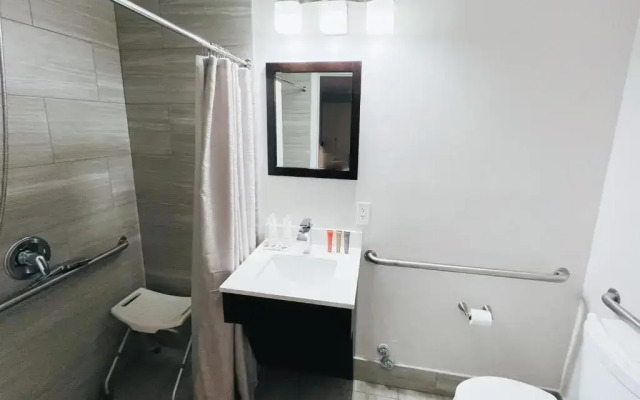 The Cove By Renzzi Hotel