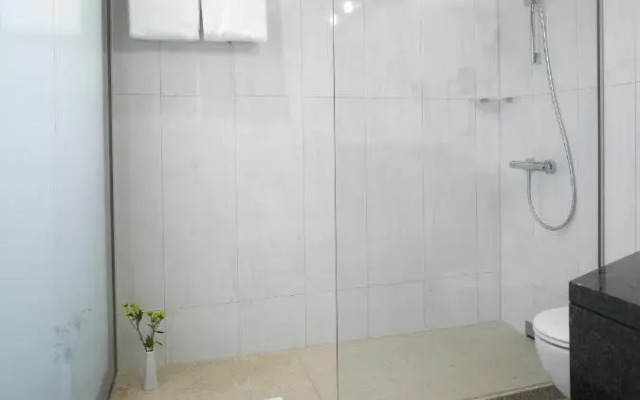 Miiro Borneta