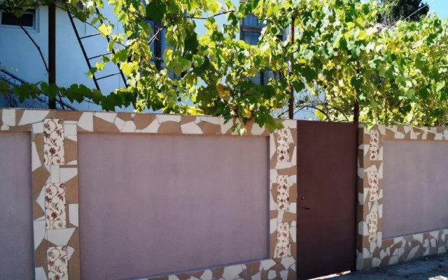 Elina Guest House