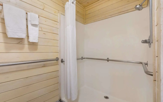 Travelodge Inn & Suites by Wyndham San Antonio Airport