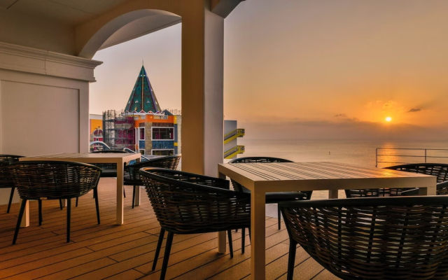 Lequ Okinawa Chatan Spa & Resort