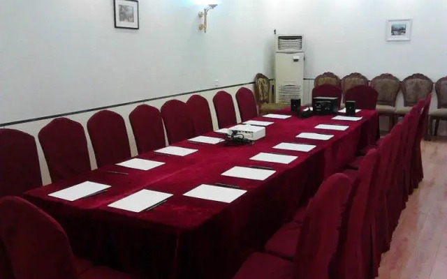 Zhongtian Seaview Hotel (Zhanqiao Railway Station)