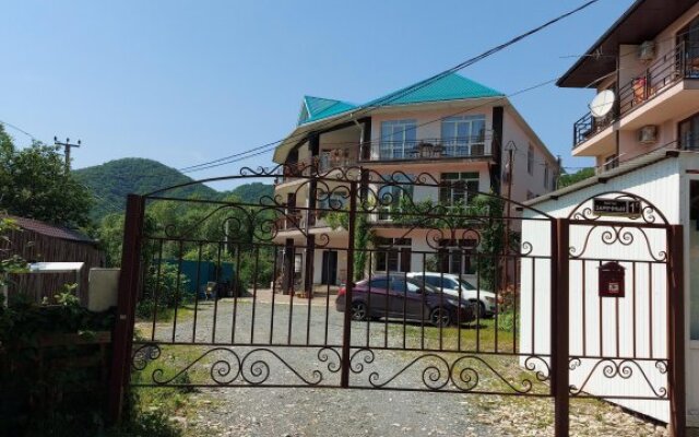 Nur Guest House