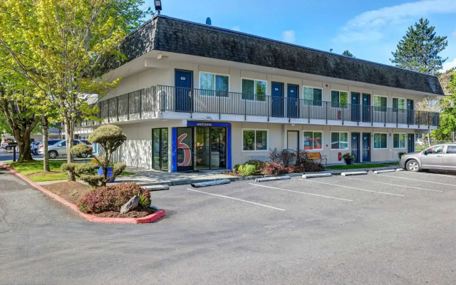 Motel 6 Issaquah, WA - Seattle - East