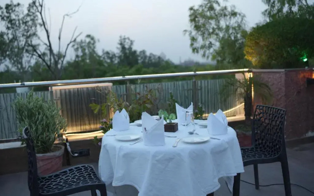 Hotel Atulyaa Taj