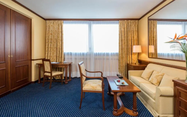 Отель Leonardo Hotel Milan City Center