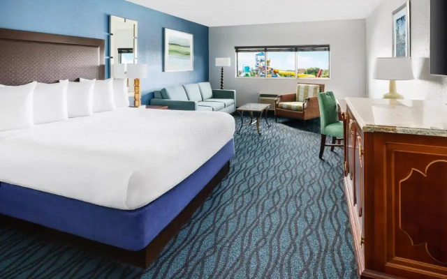 Coco Key Hotel & Water Park Resort - Image 3