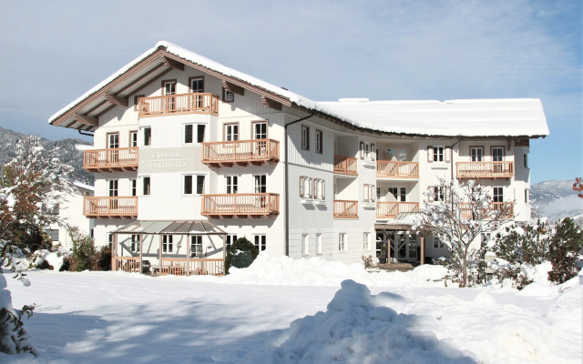 Crystls Aparthotel