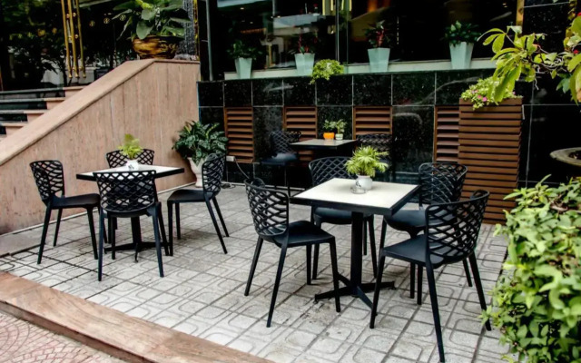 Kin Hotel Thi Sach