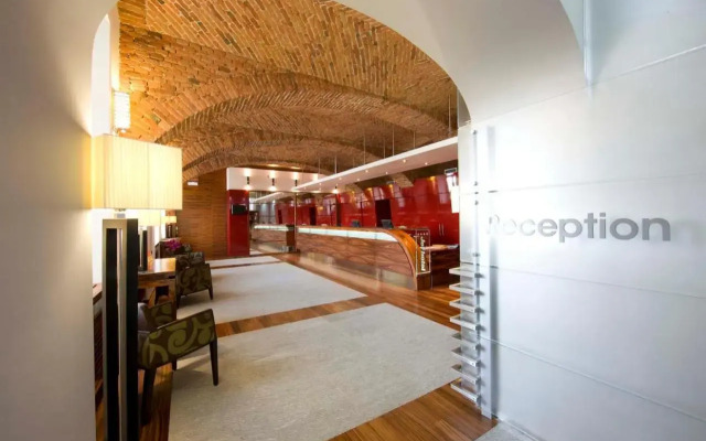 Jet Hotel