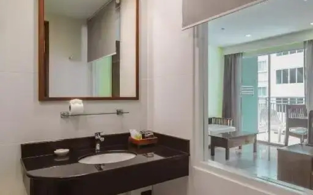 Elite Suites Patong Hotel