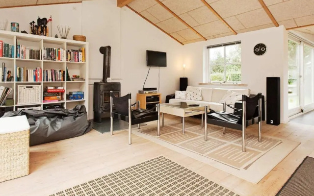 6 Person Holiday Home in Dronningmolle-by Traum