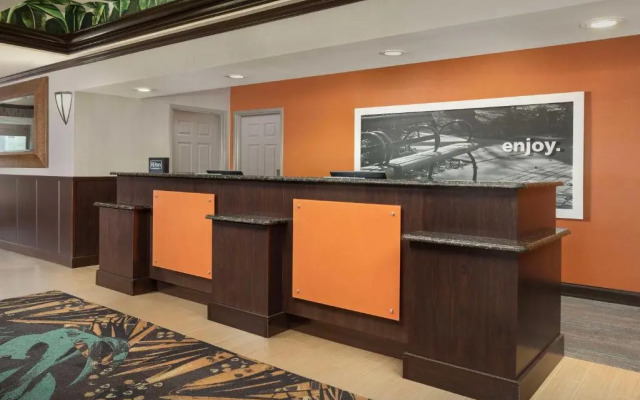Отель Hampton Inn & Suites Lake City